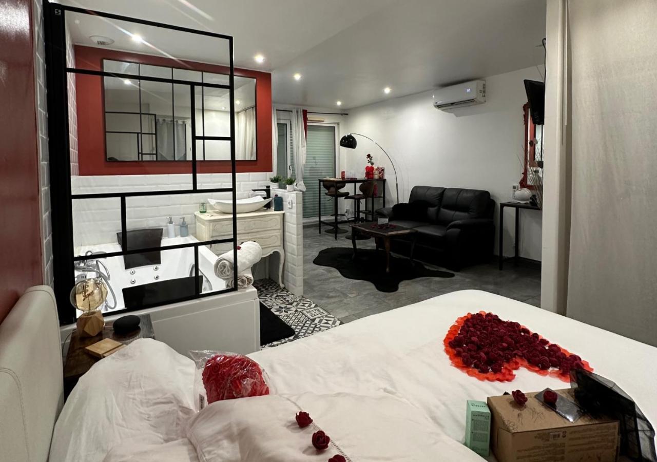 Amour Azur Appartement Pour 2 Avec Jacuzzi Et Terrasse A 2 Minutes De La Mer Vallauris Exteriér fotografie